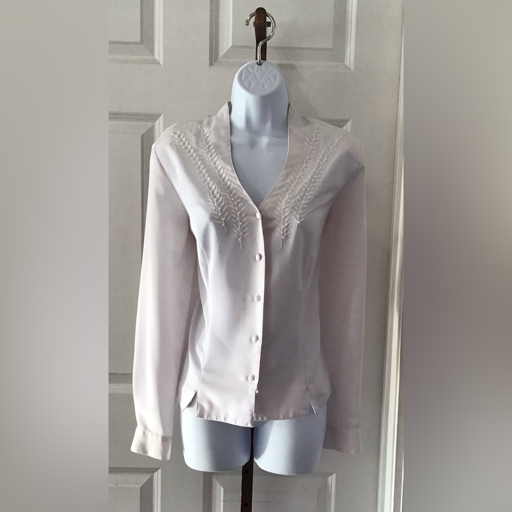 Liz Baker White Button-Up Blouse with Embroidered Detail Size 8